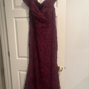 Xscape cranberry / burgundy formal dress